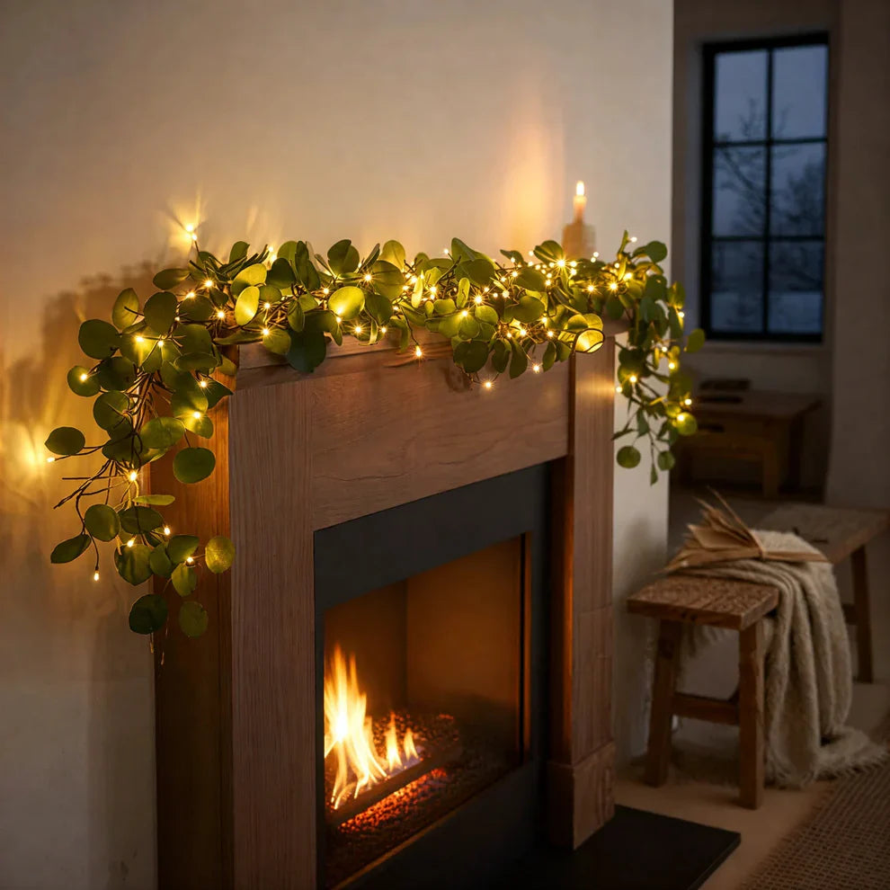 Dekoracyjna girlanda świetlna z zielonymi akcentami